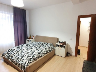 Apartament 4 camere. Imobil tip vila