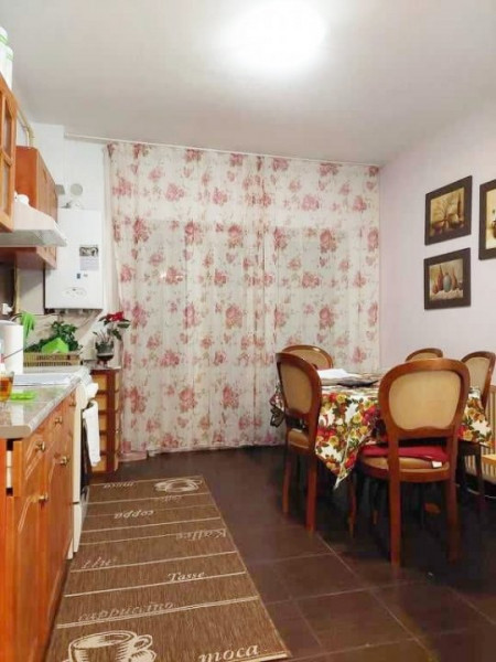 Apartament 2 camere, etaj intermediar, zona Calea Turzii.