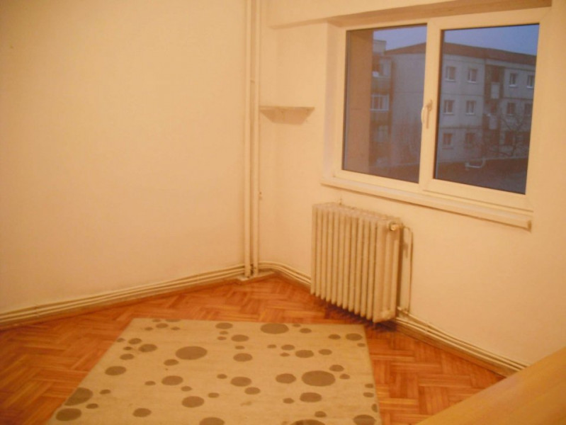 Apartament 3 camere, decomandat, etaj intermediar, cartier Marasti.