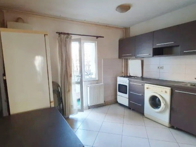 Apartament 2 camere, decomandat, etaj intermediar, Intre Lacuri.