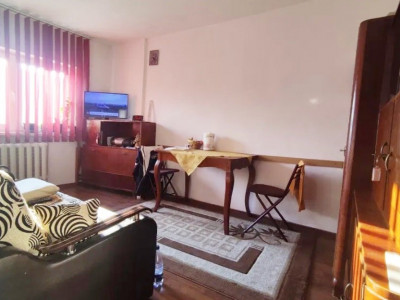 Garsoniera, etaj intermediar, zona Marasti.