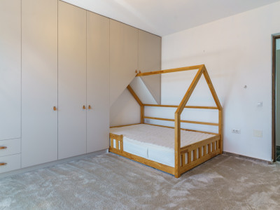 Casa finisata modern, mobilata, utilata, garaj, zona TCI