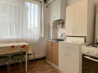 Apartament 2 camere, loc de parcare in curte