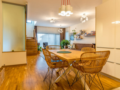 Apartament deosebit cu scara interioara, str. Pastorului/Colibita.