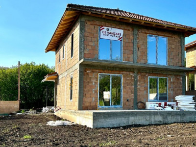 Casa individuala semifinisata, 500 mp teren, Dezmir.