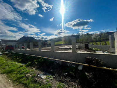 Teren de vânzare Dezmir-toate utilitățile, proiect de casă aprobat. 