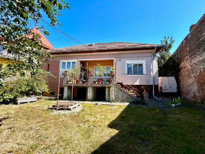 Casă 4 camere, tavan înalt, centru istoric Turda – oportunitate investiție