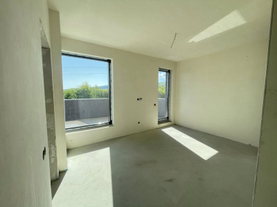 Apartament cu terasa si grădină privată, într-o zonă exclusivistă.