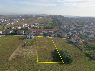 Teren intravilan, construibil, 1.400 mp, str. Crangului