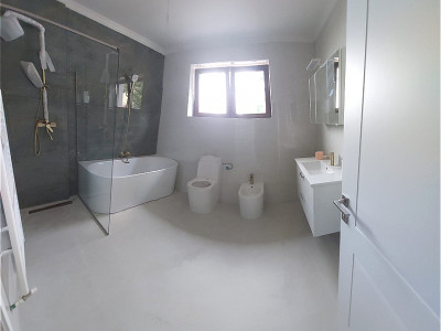 Casă recent renovată – Piața Abator (semicentrală)