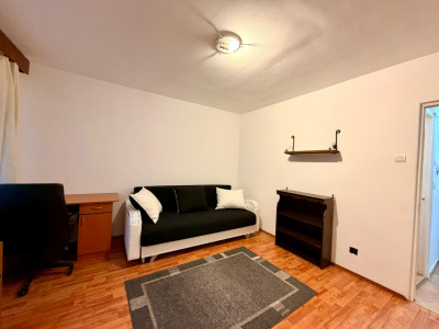 Garsoniera cu balcon, etaj intermediat, zona Piața Cipariu.