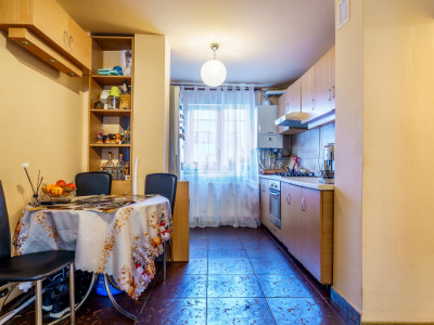 Apartament 4 camere , zona Complex Nora