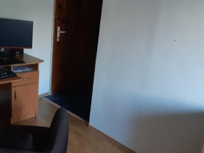 Garsoniera de inchiriat, etaj intermediar, zona strazii Cernei, cartier Marasti