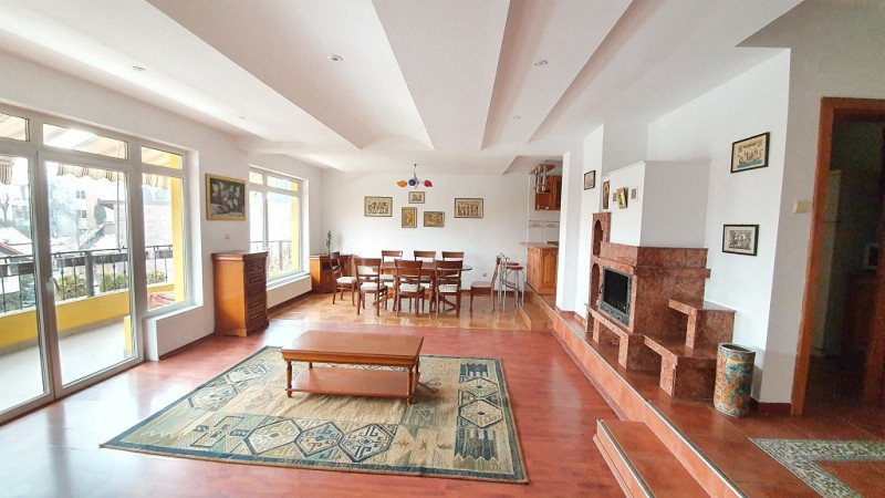 Apartament 3 camere in vila, strada Eremia Grigorescu, garaj