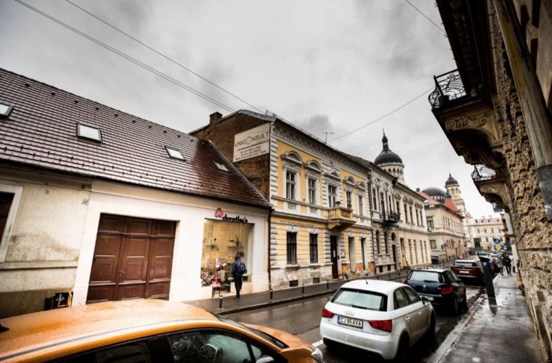 Imobil de vanzare cu 3 apartamente in centrul orasului Cluj-Napoca.